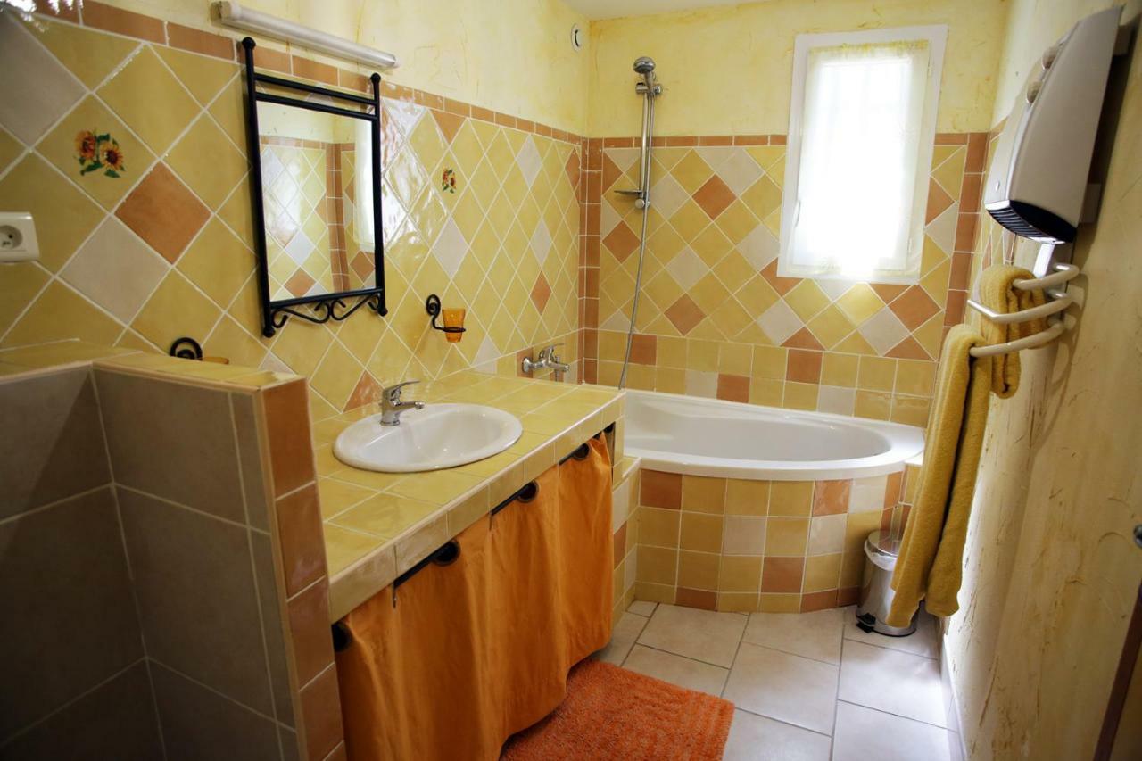 Le Jas Du Gabian Hotel Volonne Eksteriør billede